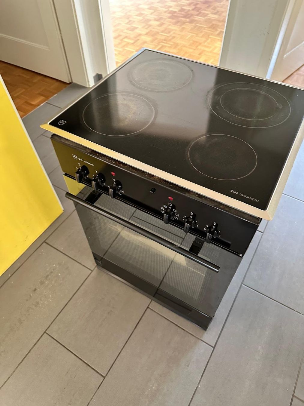 V-Zug Forni: Backofen mit Glaskeramik V-ZUG – Usato da Spreitenbach venduto da Space_X 1