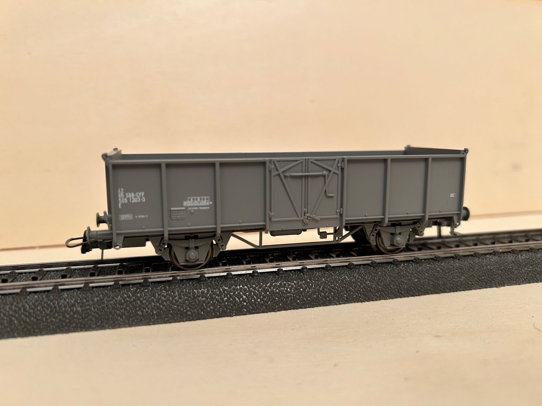 Roco Modelleisenbahnen: Roco Jahresmodell 1996/1997 "SBB Grau" – Gebraucht aus Aesch (Neftenbach) von klaibovski