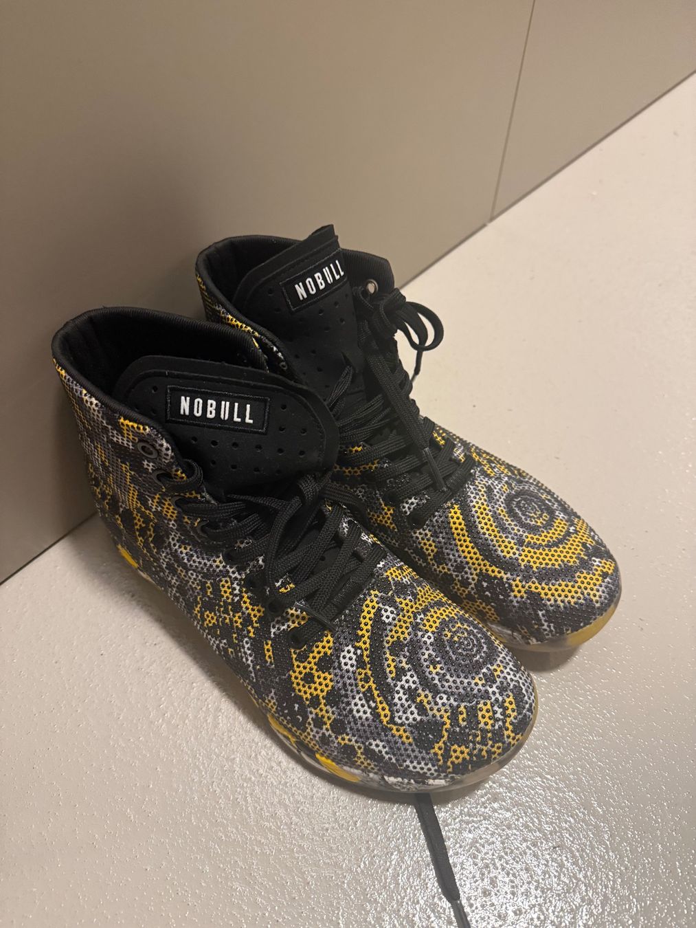 Scarpe da uomo: Chaussures NOBULL – Nuovo (secondo la descrizione) da Vandoeuvres venduto da iga_zzg6
