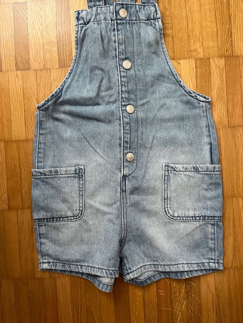 H&M Pantaloni: H&M Trägerhose Gr. 92 – Usato da Jona venduto da Good_luck1_ 1