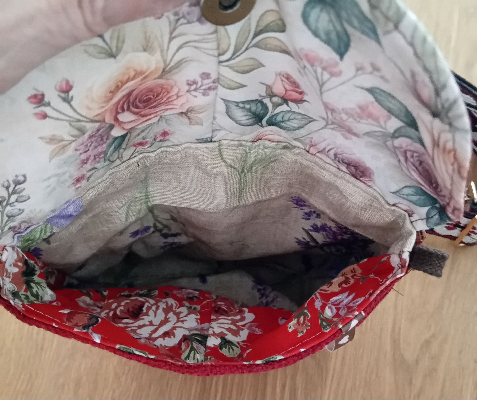 Borse da donna: Tasche rot Stoff mit Blumenmuster Tragegurt,handarbeit – Nuovo (secondo la descrizione) da Burgdorf venduto da carodesign1 2