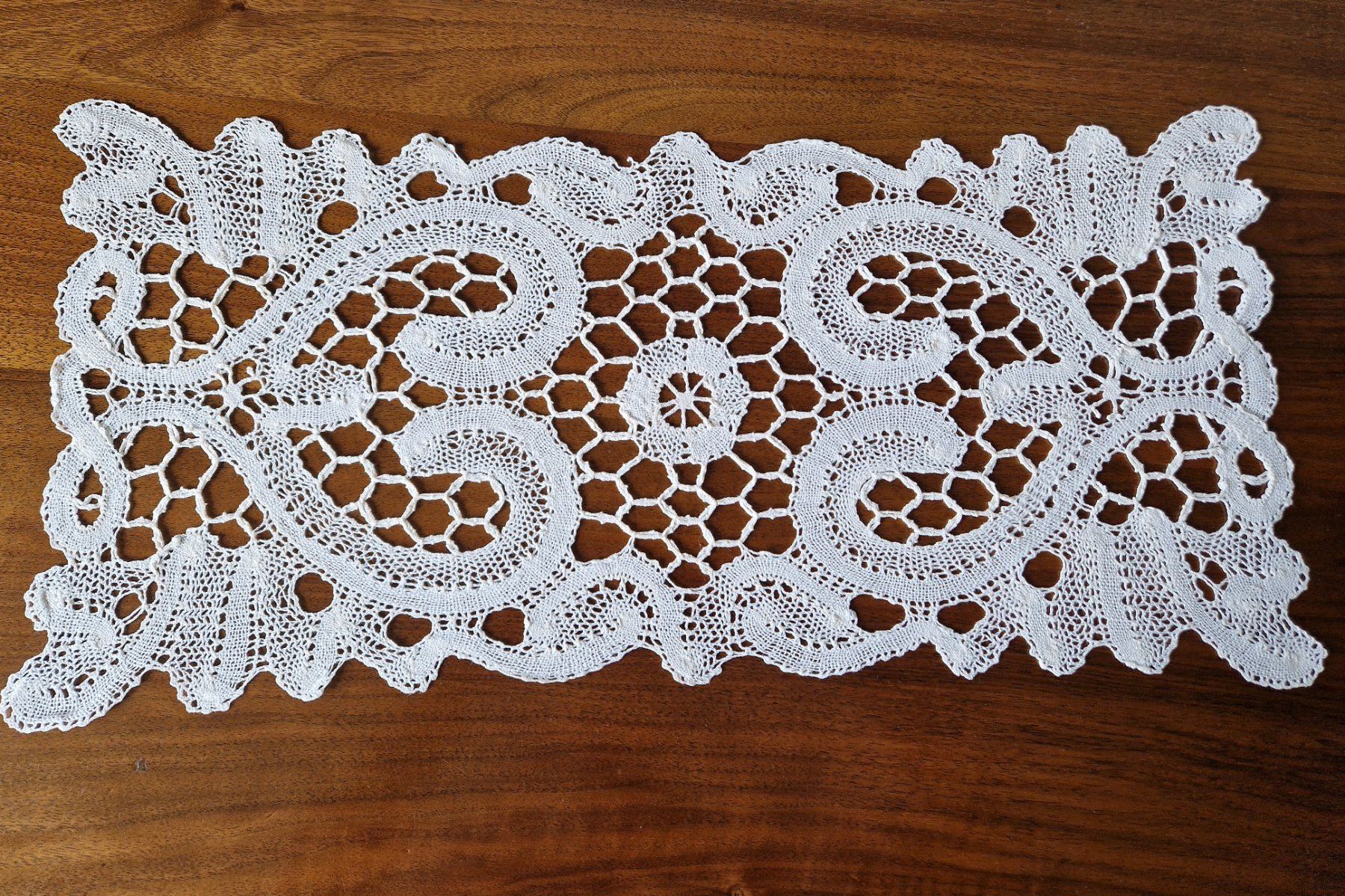Altra biancheria da tavola: Deckeli  Klöppelsptize 24.5x54cm – Usato da Bern venduto da Antikbatik 4