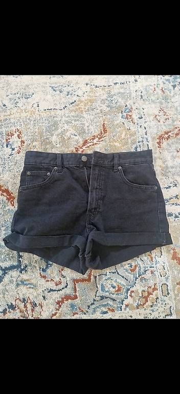 Jeans: Jeans Shorts – Usato da Liestal venduto da loo_bh95 1