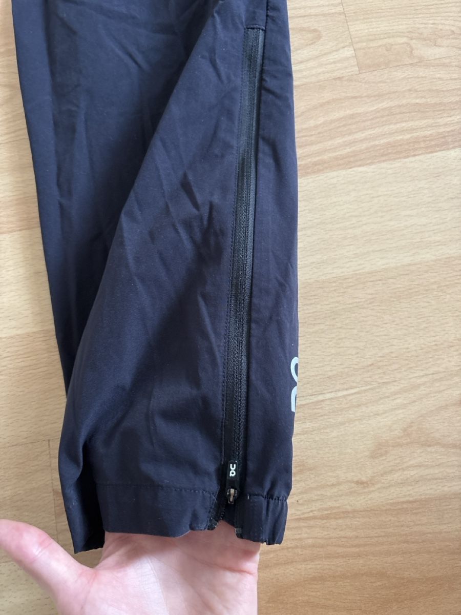 Pantaloni: On running - core pants  – Usato da Zürich venduto da Hanna-Hadorn 1
