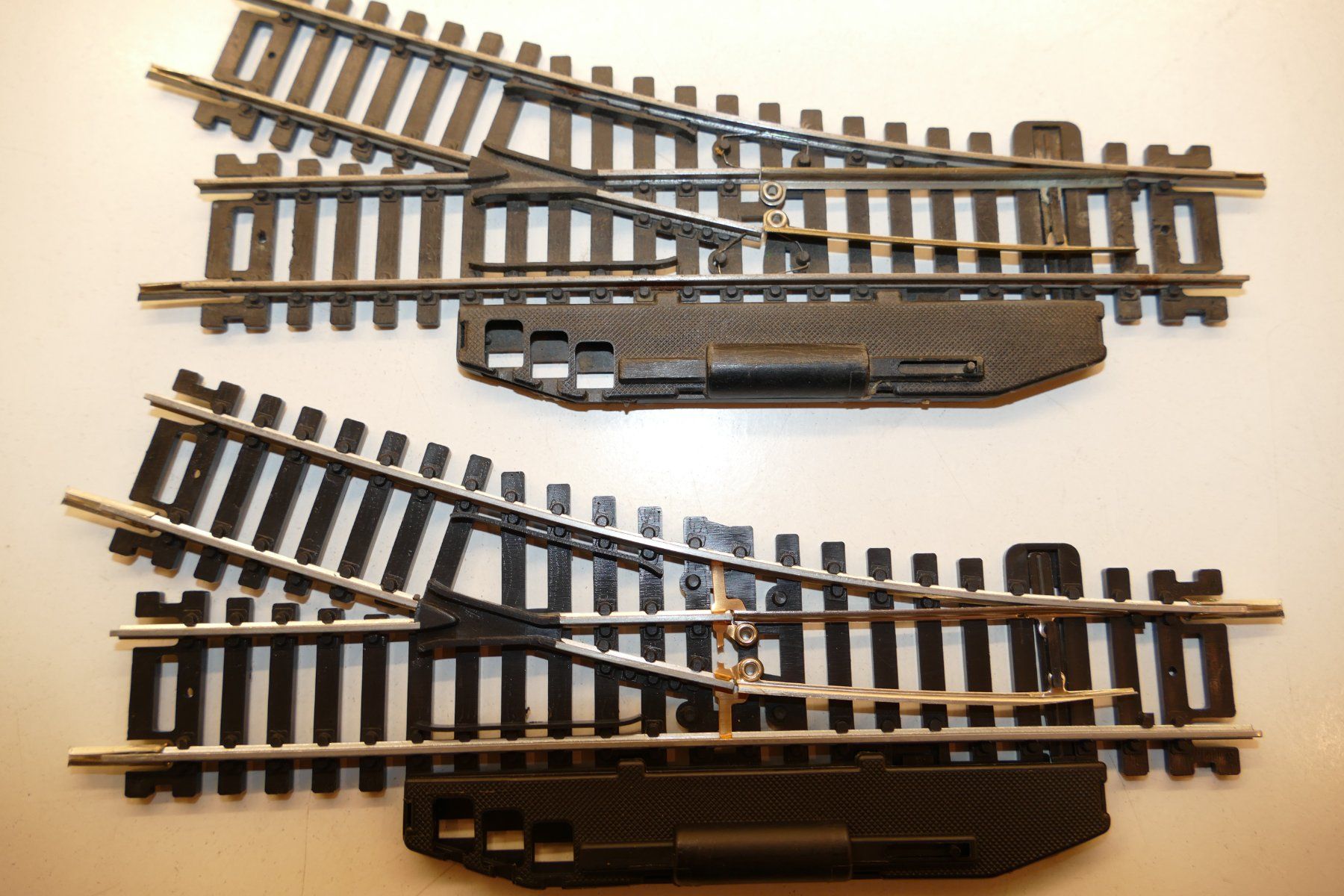 Lima Modelleisenbahnen: Lima H0: 2xHandweiche rechts Einheit 1 – Gebraucht aus Niederhasli von rail-duerst 1