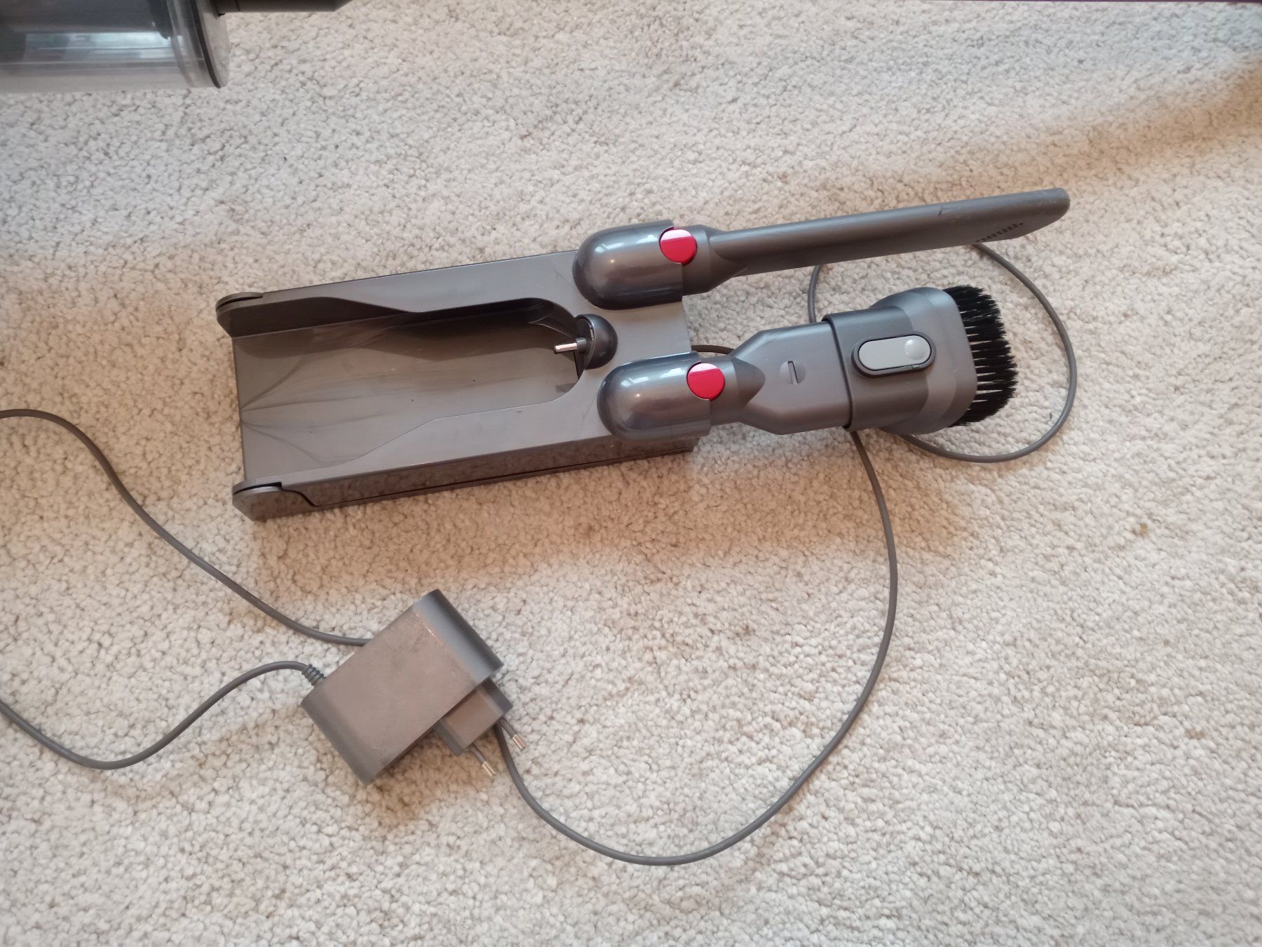 Dyson Aspirapolveri & Accessori: Dyson V11  Staubsauger – Usato da Prez-vers-Siviriez venduto da Monija70 1