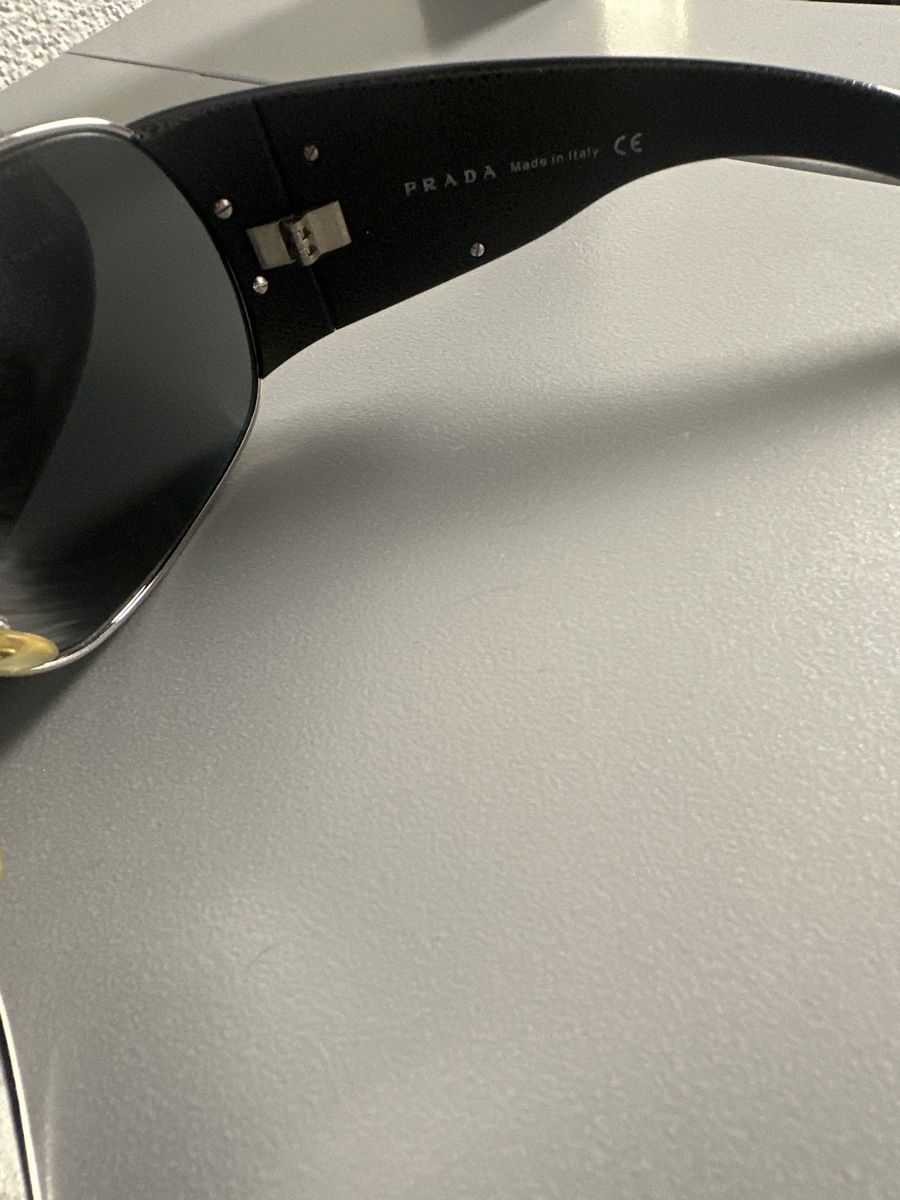 Prada Brillen & Gläser: Sonnenbrille Prada – Gebraucht aus Neuenegg von kar_smg9 3