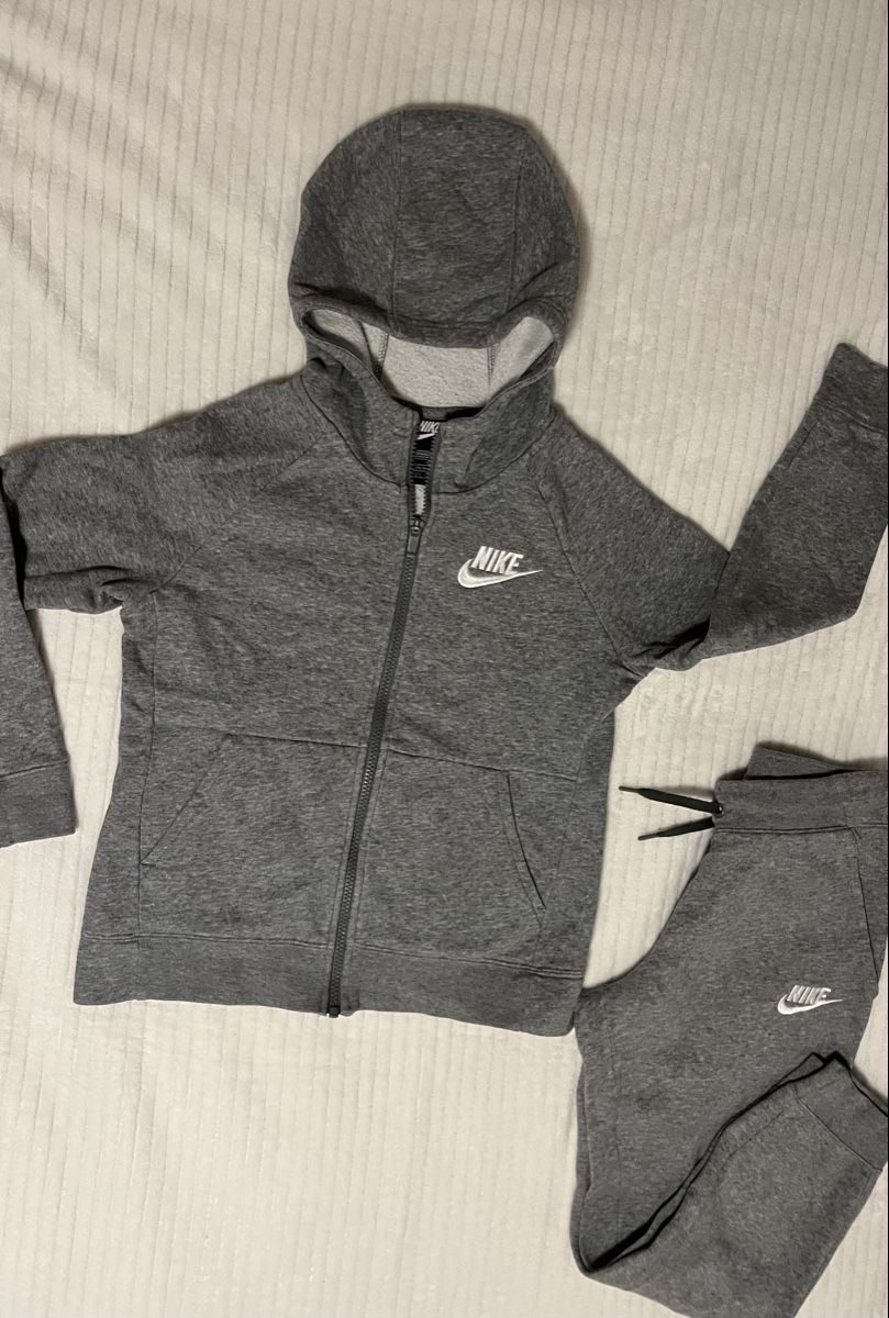Nike Lotti di vestiti: Nike Jogginganzug – Nuovo (secondo la descrizione) da Saas-Fee venduto da Marienelly19