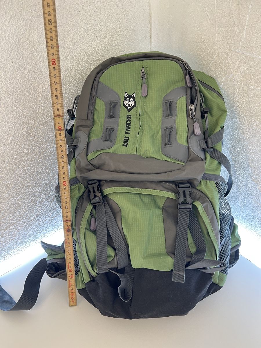 Zaini: Wanderrucksack Wolf Tracks grün/grau ca. 50 cm Höhe – Usato da Rotkreuz venduto da Migu2012