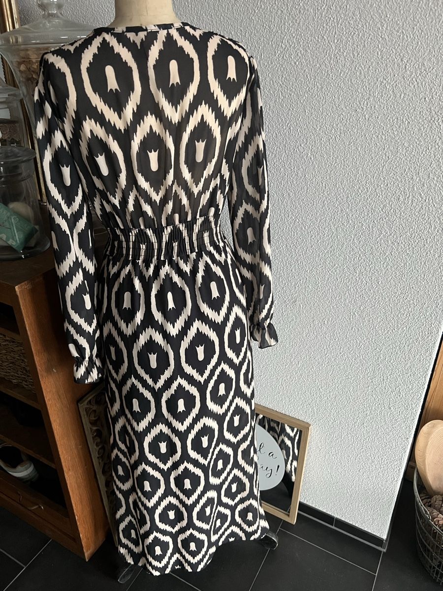 Kleider: Schwarz/Creme farbiges langes Kleid – Neu (gemäss Beschreibung) aus Inwil von 27sonnenschein 3