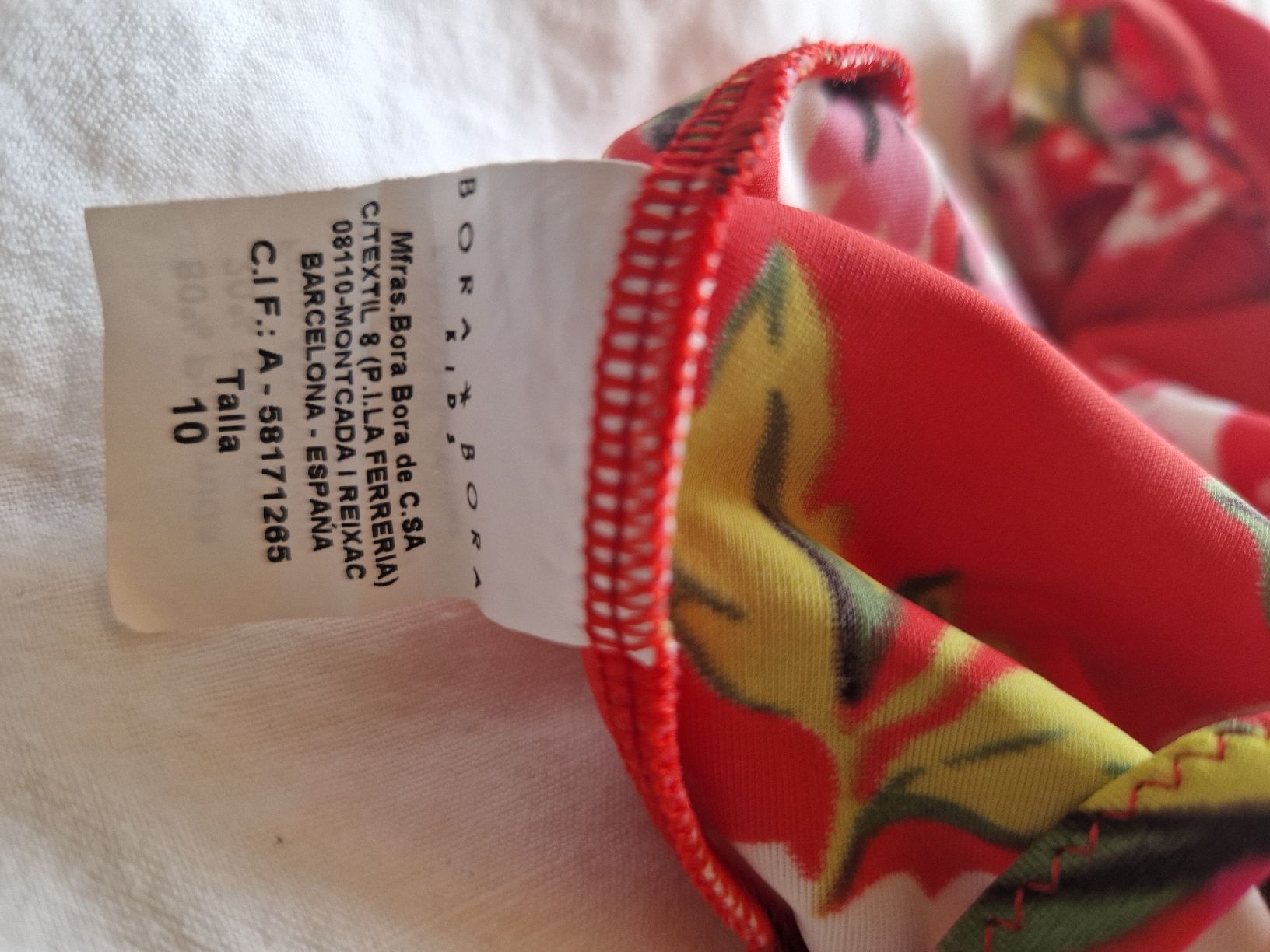 Badekleider & Bikinis: Roter Badeanzug mit Blumenmuster, Grösse 140, neuwertig – Gebraucht aus Gwatt (Thun) von Letzte-Chance-III 1