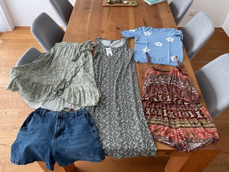 Kleiderpaket / passend zu Gr. 36/38 z. T. Neu 