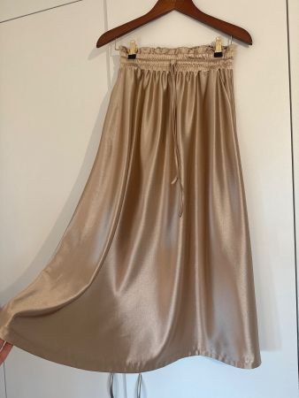 Schicker Satin Midi-Rock Gr. S Beige Gold Herbst Trend