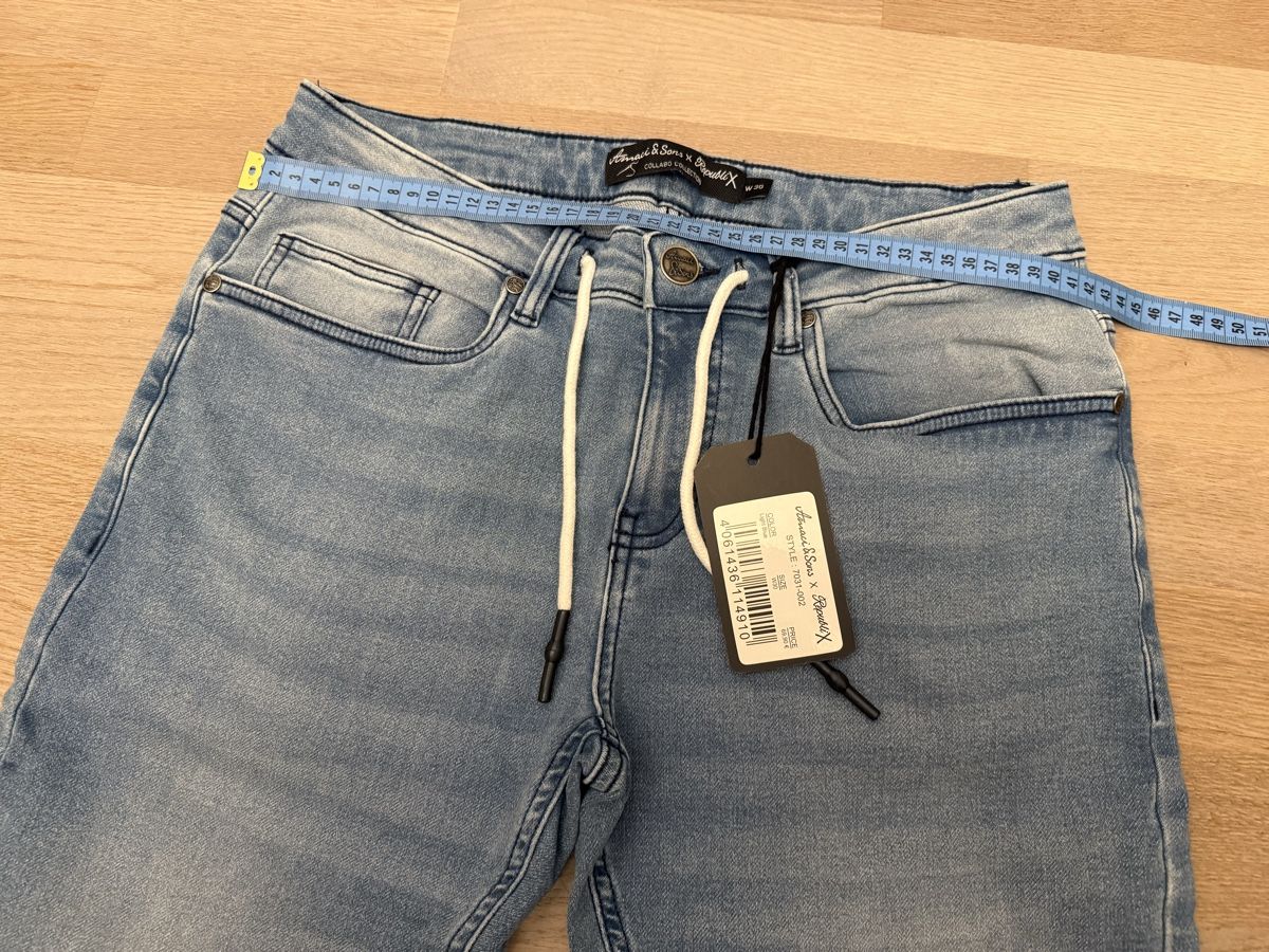 Jeans: Neue Herren Jeans W30, superweich hellblau – Nuovo e nell'imballaggio originale da Rubigen venduto da Elmacino 1