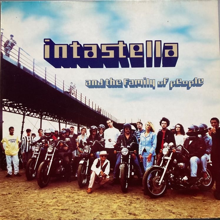 INTASTELLA - INTASTELLA AND THE FAMILY OF PEOPLE (Gebraucht) in Poliez ...