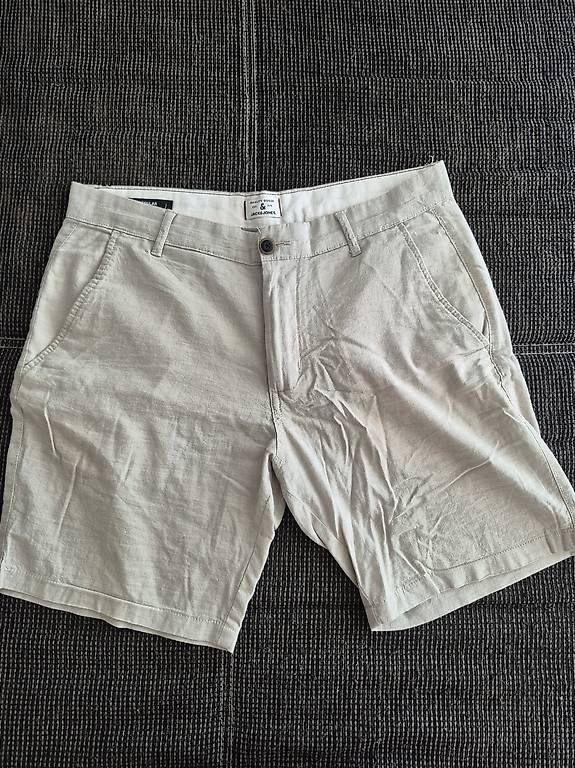 Pantalons: Jack & Jones Kurze Hosen – D'occasion à Muttenz par ymm_xn65 1