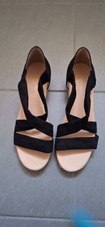 sandale noire en cuir
