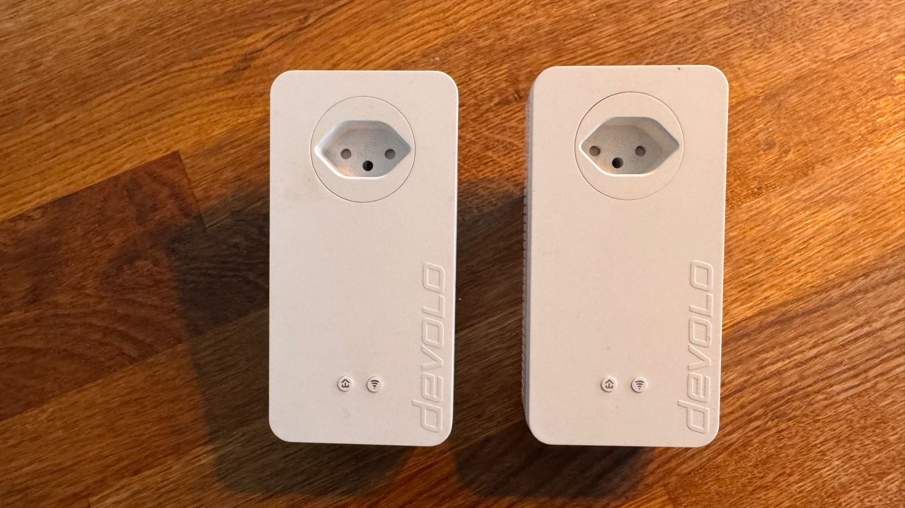 Devolo Laufwerke & Adapter: Devolo dLAN 1200+ WiFi Doppel-Set (CH-Version) – Gebraucht aus Hünenberg See von sajaz77