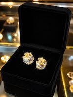 RARITÄT – Elegante Kristall-Ohrstecker im luxuriösen Design 