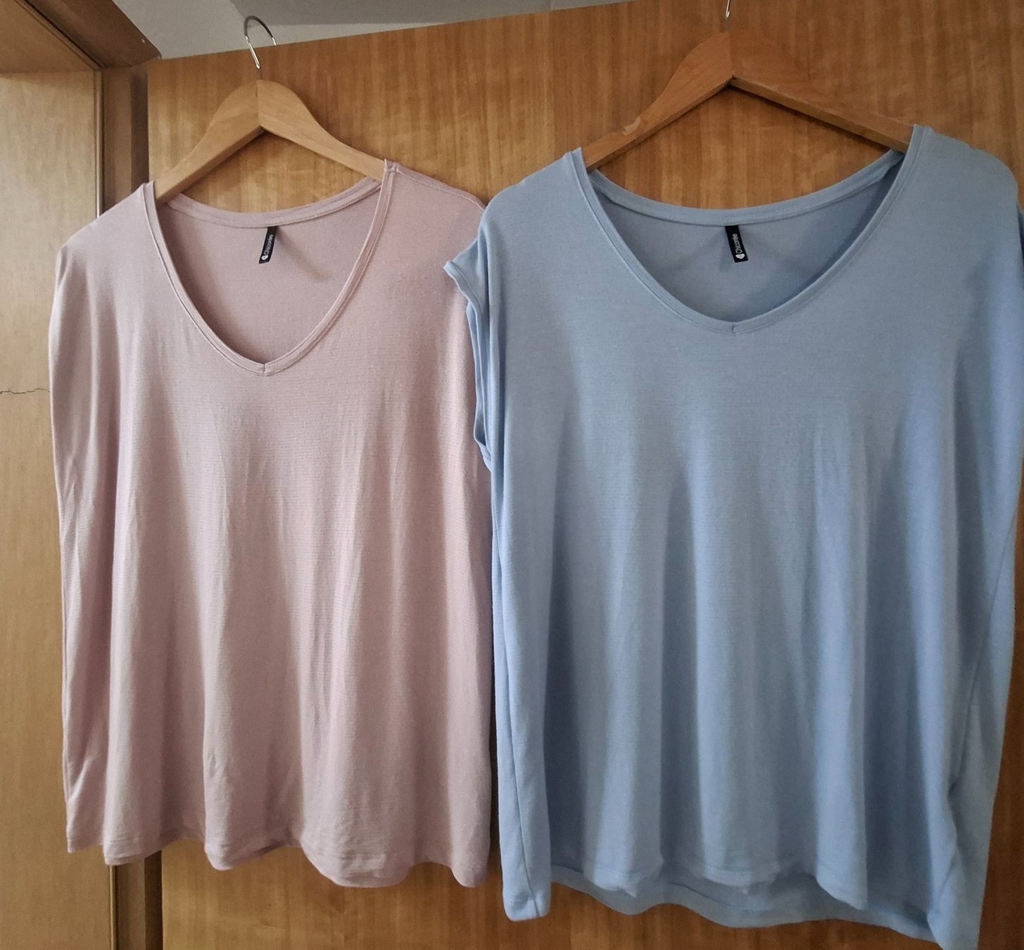 Lotti di vestiti: Damen Shirts, 2er Set, bunt, Gr. L – Usato da Sisseln AG venduto da Tropea4334