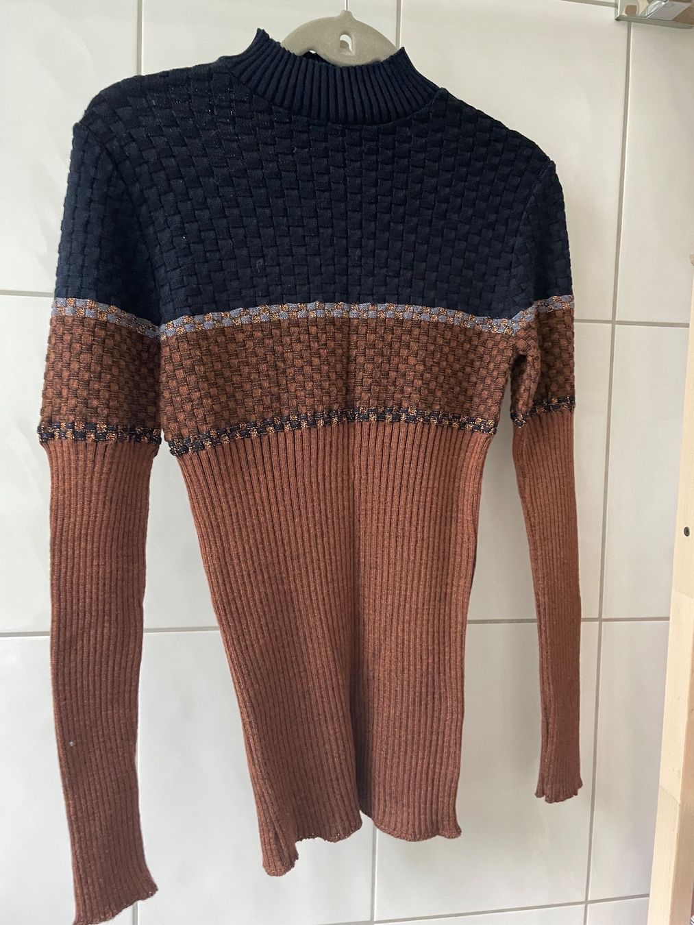 Kookai Maglioni & Felpe: Pullover braun/blau Kookai Gr M neu – Nuovo (secondo la descrizione) da Zürich venduto da Pony74