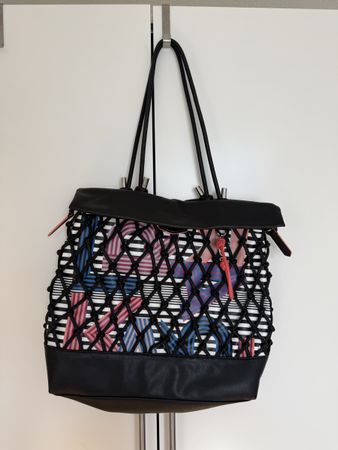 Karl Lagerfeld grosse Tasche geflochten mit Muster schwarz