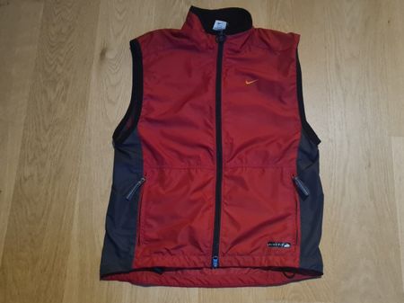 NIKE FIT Outdoor Sport Running Weste Gilet - rot/M - 44/48