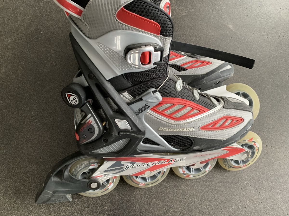 Pattini in linea & Pattini a rotelle: Rollerblade Grösse 42,5  – Usato da Thun venduto da Chrabu