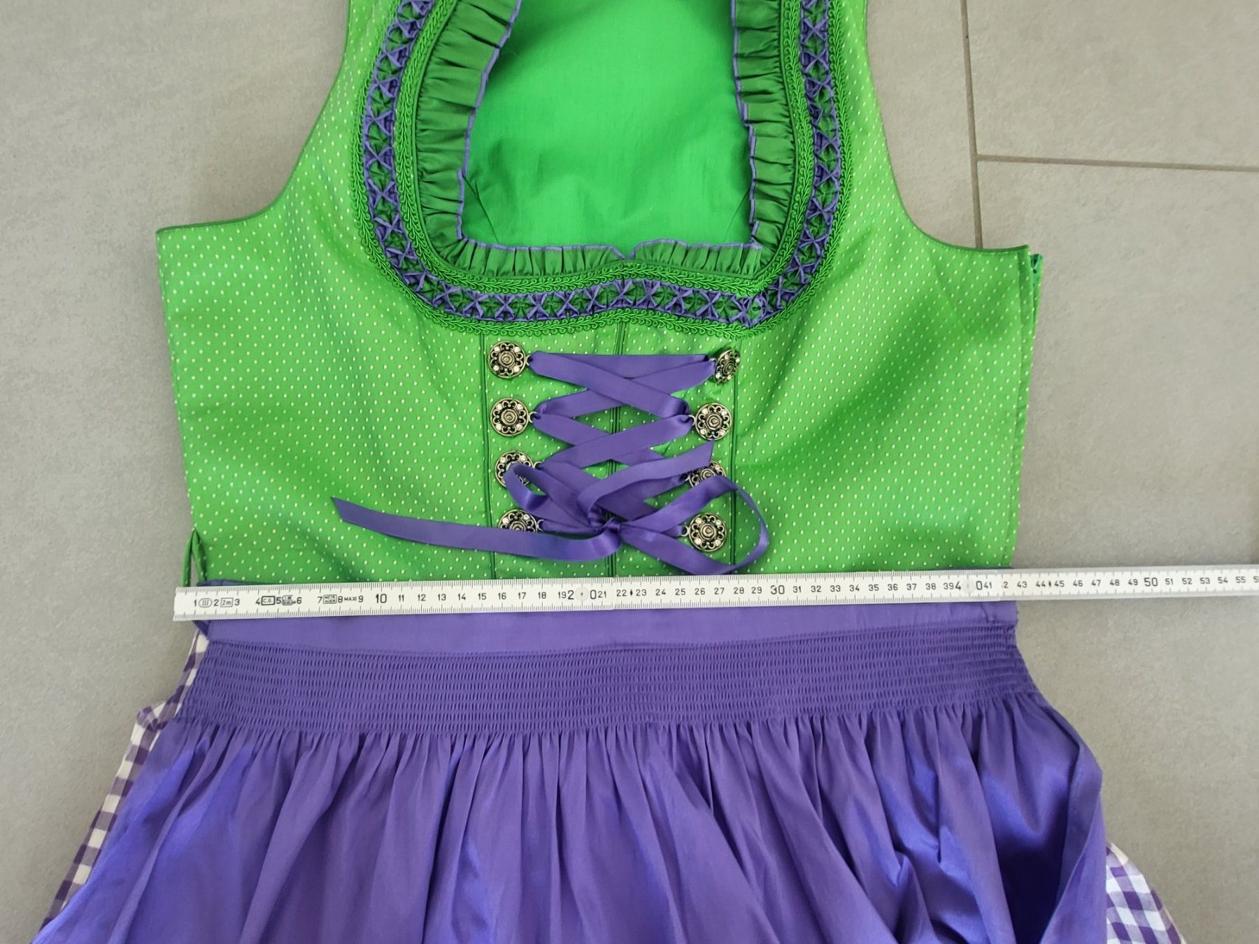 Costumi: Dirndl gr. 42 44 top Zustand – Usato da Boswil venduto da i12i 6