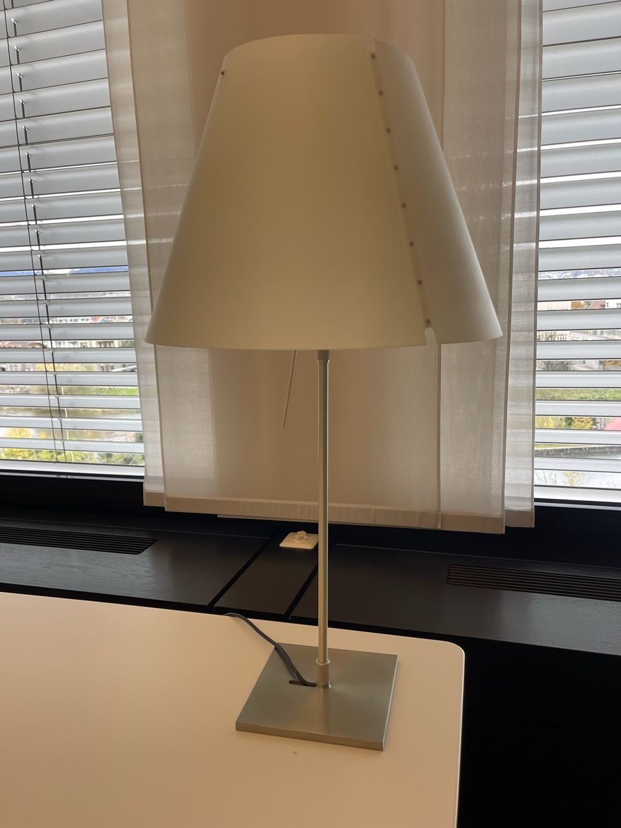 Lampade: Luceplan Costanzina Tischleuchte alu, weiß – Usato da Horgen venduto da Schuehorg 1