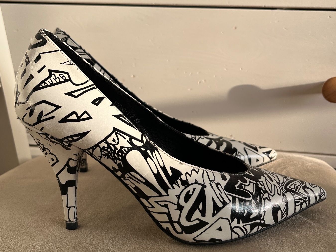 Scarpe da donna: Stylish shoes in  leather size 39 – Nuovo (secondo la descrizione) da Chêne-Bougeries venduto da Seetooyoo 8