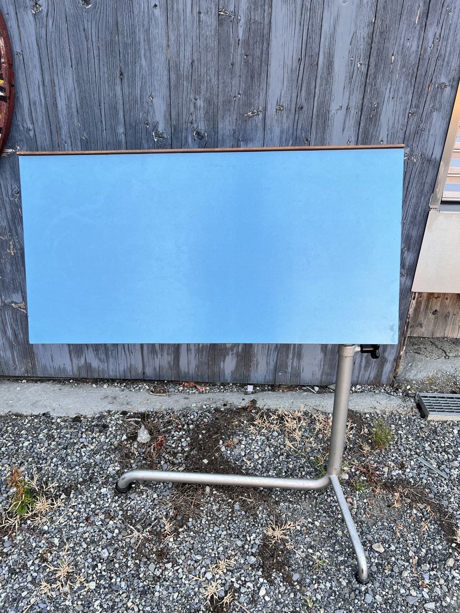 Scrivanie: Vintage table réglable 1960 – Usato da Vétroz venduto da Chrisbad60 2