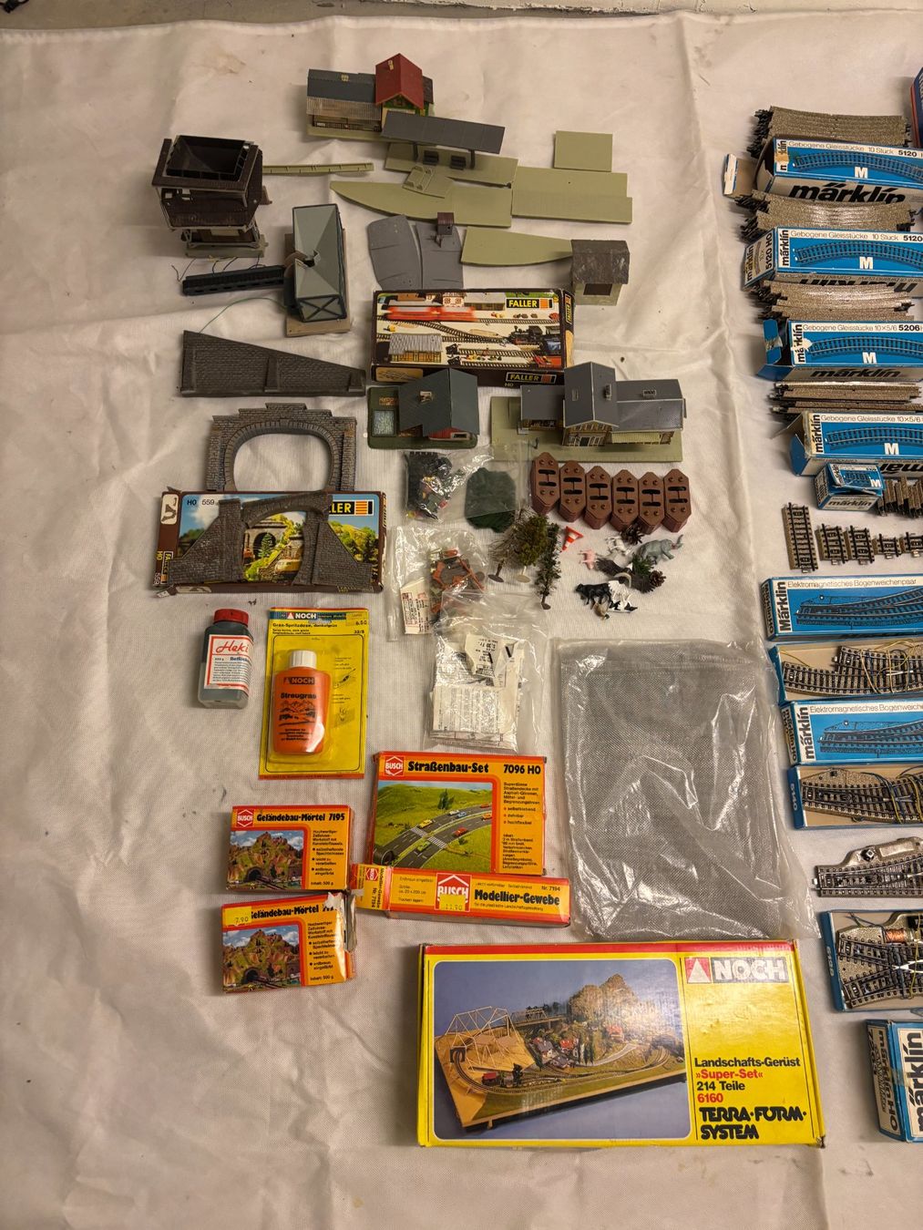 Märklin Modellini di ferrovie: Märklin H0 Set mit vielen Teilen – Usato da Lachen SZ venduto da adinaho 6