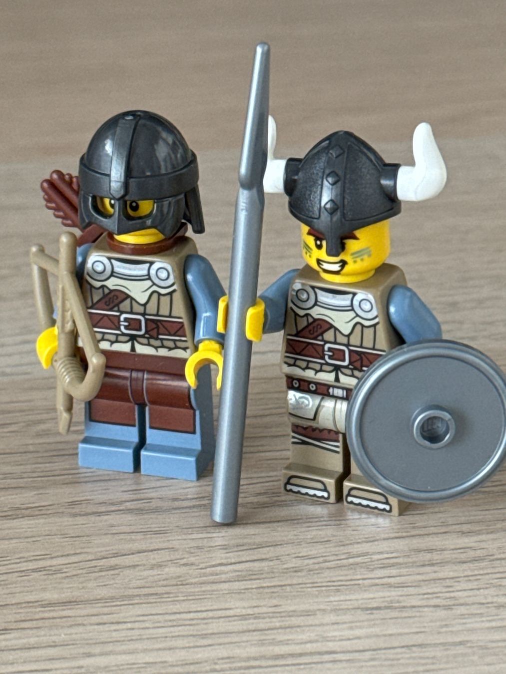 Lego Statuette: Lego Minifiguren Söldner Viking x2 Neu – Nuovo (secondo la descrizione) da Neuhausen am Rheinfall venduto da mic_m9bp