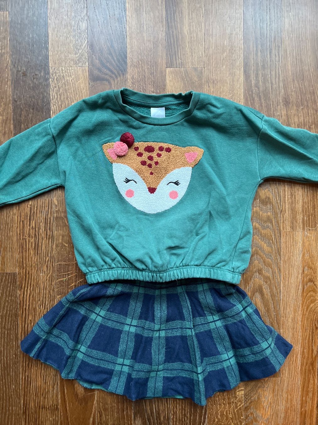 C&A Vestiti & Gonne: C&A Pullover und Rock 104cm – Usato da Adliswil venduto da youngbee