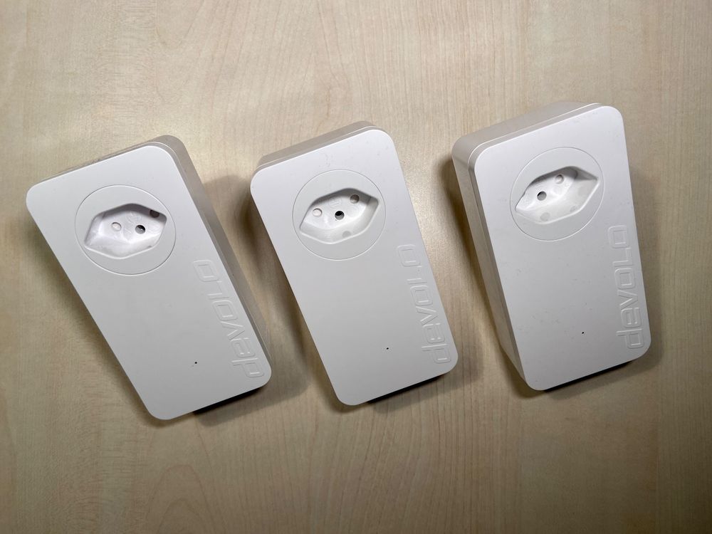Devolo dLAN 1200 triple Powerline Starter Kit, 1200 Mbit/s internet via het stopcontact, 3 x Gigabit poorten, 2 x Powerlan adapter, geïntegreerd stopcontact, PLC-netwerkadapter, wit