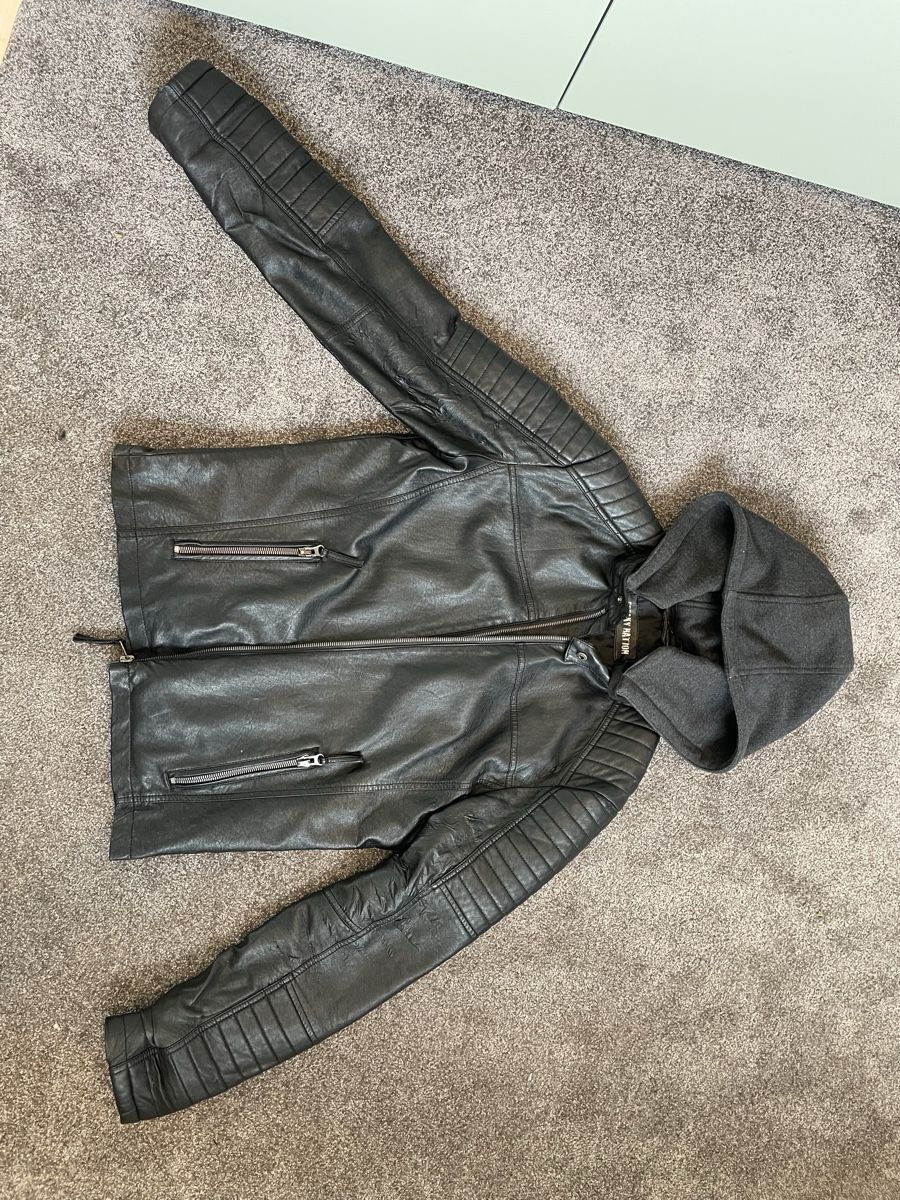 Giacche: Freaky Nation Herrenjacke, Lederimitat – Usato da Tumegl/Tomils venduto da sbde
