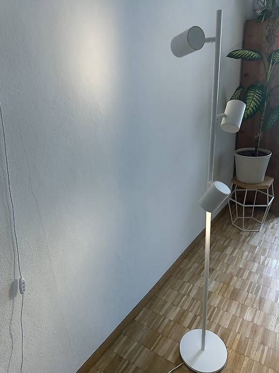 Lampade: Ikea Standleuchte weiss + 3x Leuchtmittel  – Usato da Flüh venduto da sar_6c26 2