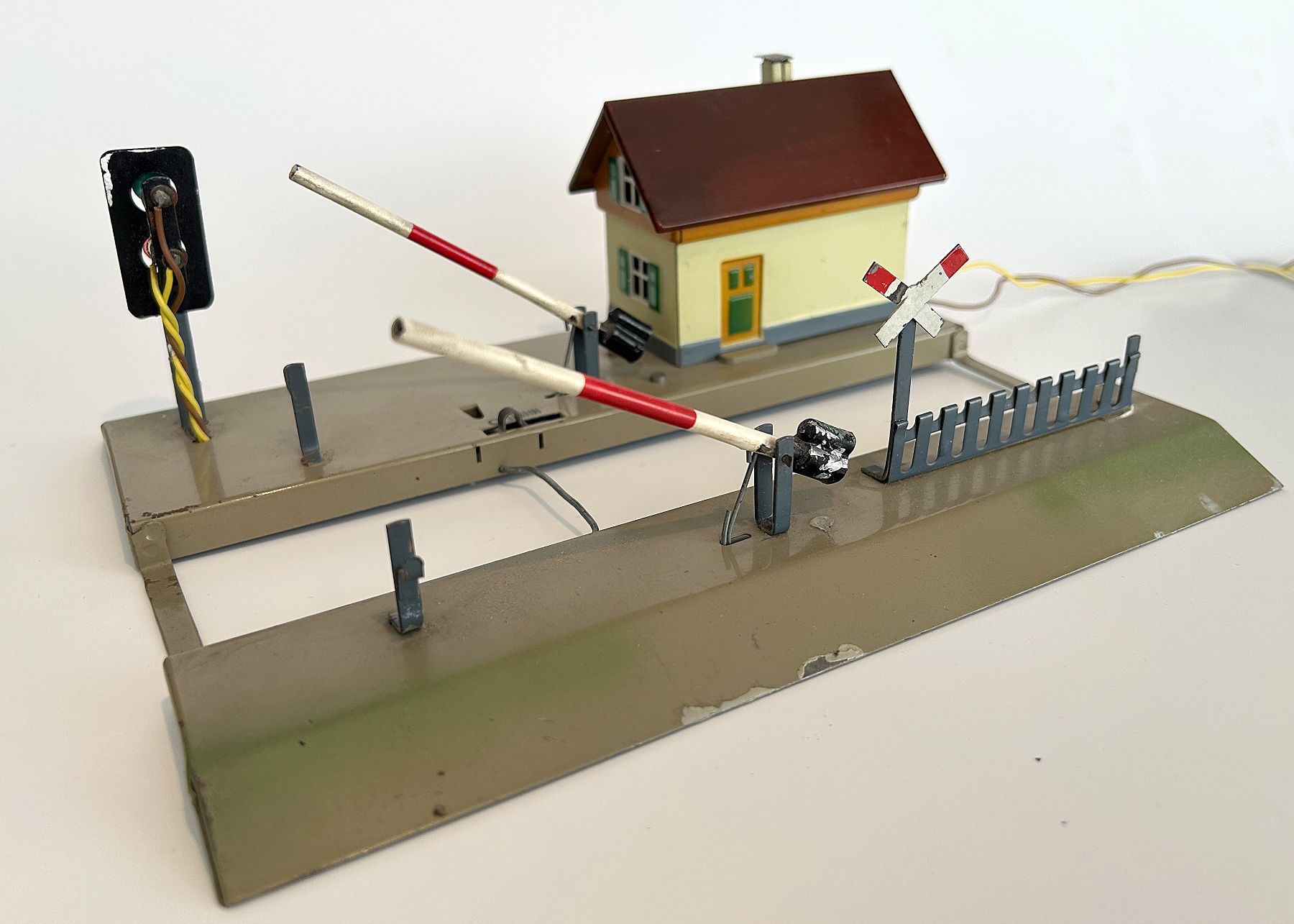 Kibri Modelleisenbahnen: Kibri Bahnschranke Spur 0 – Gebraucht aus Uster von colmo 4