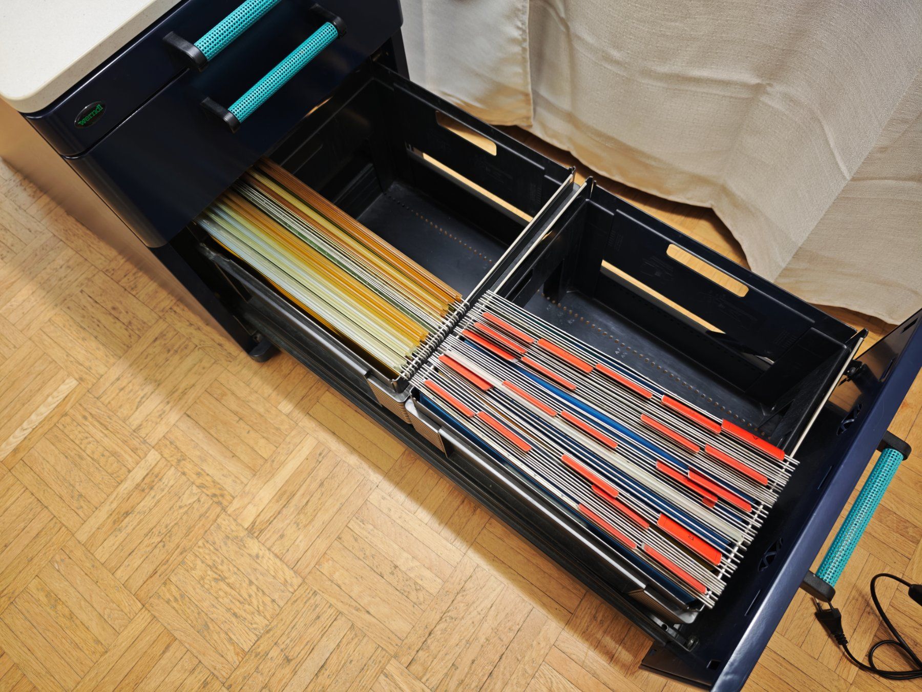 Eléments de bureau: Rollcontainer mit 3 Schubladen (Sehr stabil) – D'occasion à Neuhausen par PBMG 3
