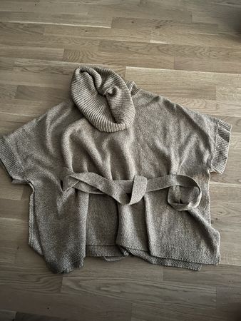 Damen Poncho Strick mit Rollkragen und Gürtel