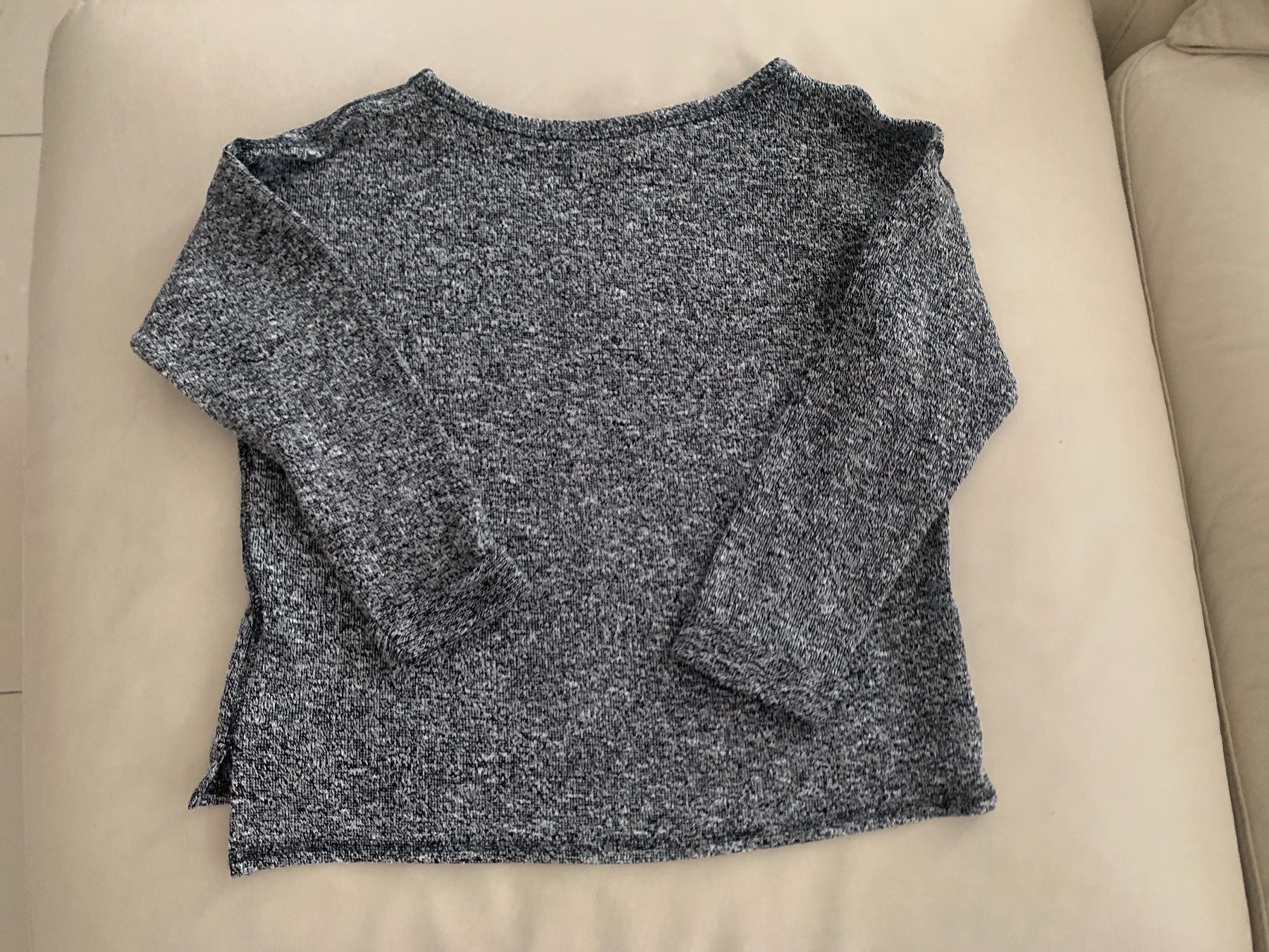 H&M Pullover & Sweatshirts: H&M Grauer Pulli gr 140 – Gebraucht aus Adligenswil von Phoenix2017 3