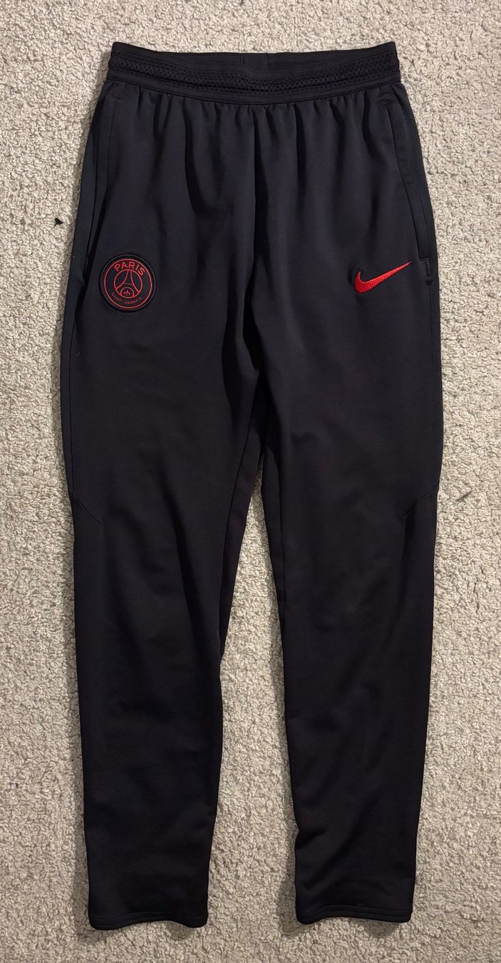 Nike Pantaloni: PSG Trainerhose – Usato da Dornach venduto da Fargo27