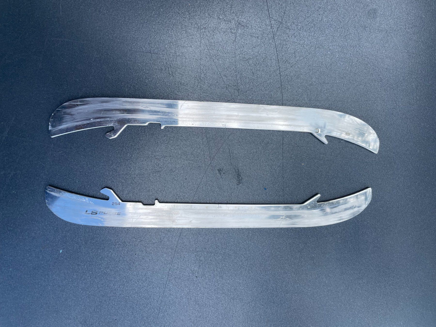 Bauer Pattini da ghiaccio: Bauer LS Pulse Eishockey Kufen Grösse 254 – Usato da Zürich venduto da ONA-Online 3