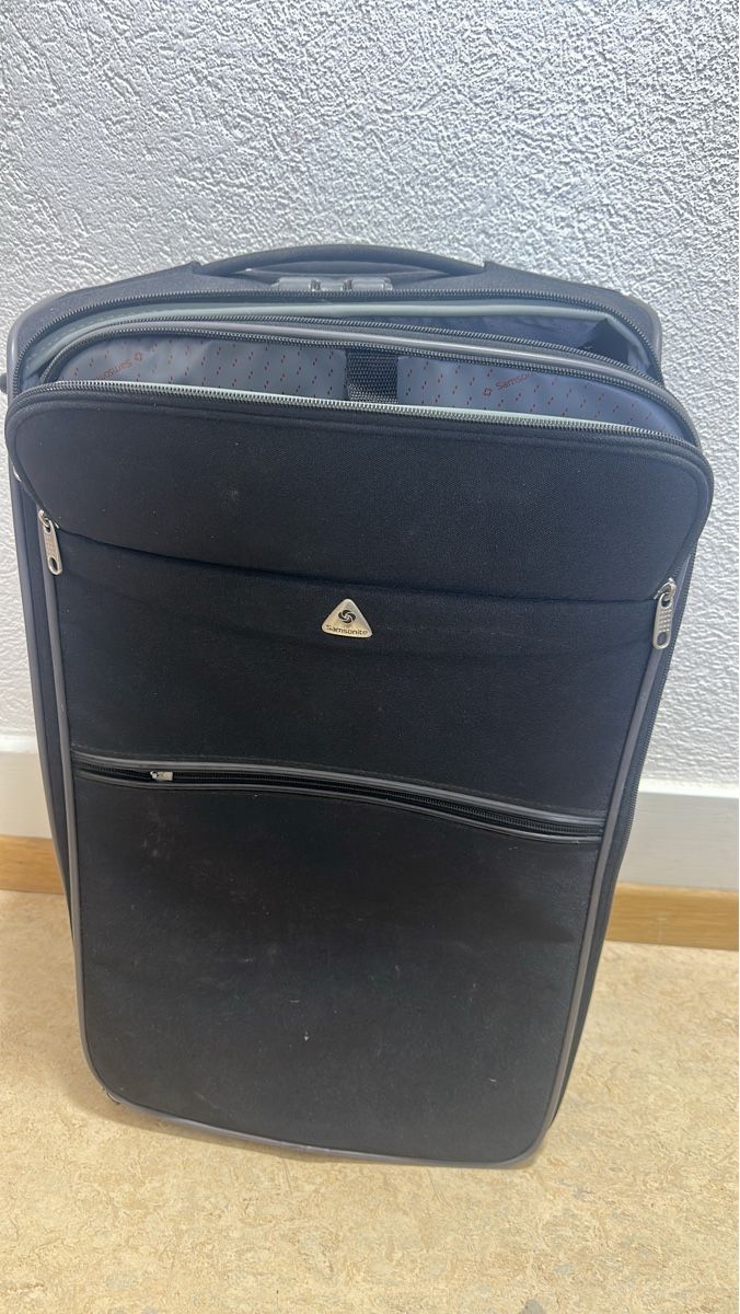 Samsonite Reisekoffer: Samsonite Suitcase Black, Medium Size, Acceptable – Gebraucht aus Zürich von Mirak66