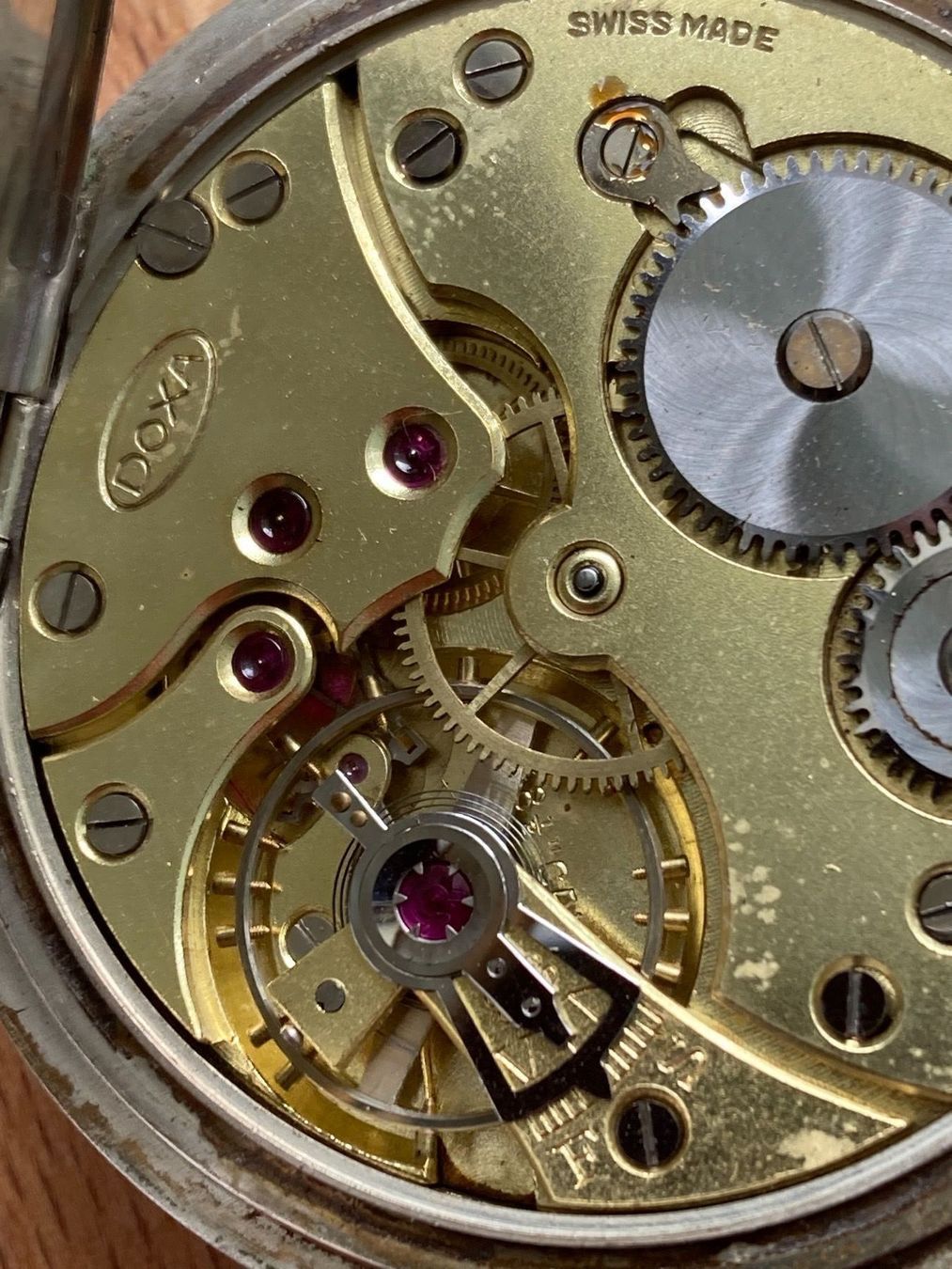 Doxa Orologi: Doxa Anti Magnetic – Usato da Zollikofen venduto da Comcast 9