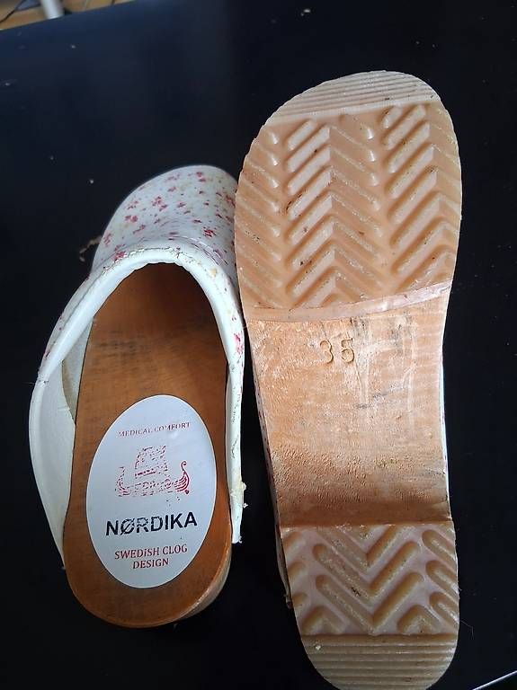 Scarpe per ragazze: Schwedische Clogs / Holzzoggeli – Usato da Schaffhausen venduto da Brundle68 2