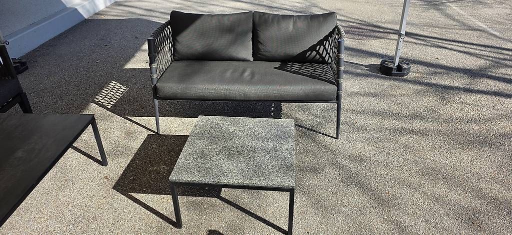 Divani: Gartensofa mit Granittisch Ausstellungs Stk. – Nuovo e nell'imballaggio originale da Lützelflüh-Goldb venduto da Rampenverkauf_72_ 3