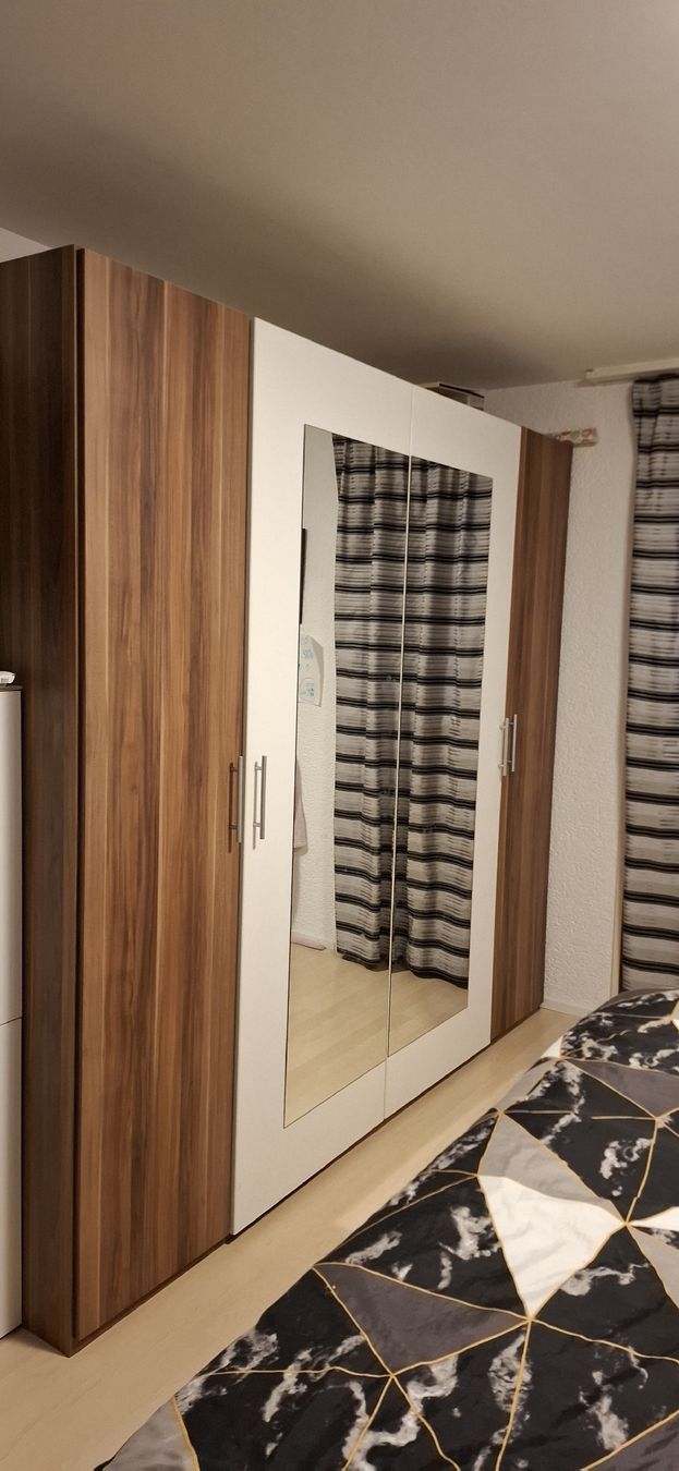 Guardaroba: Kleiderschrank – Usato da Endingen venduto da RJ1810