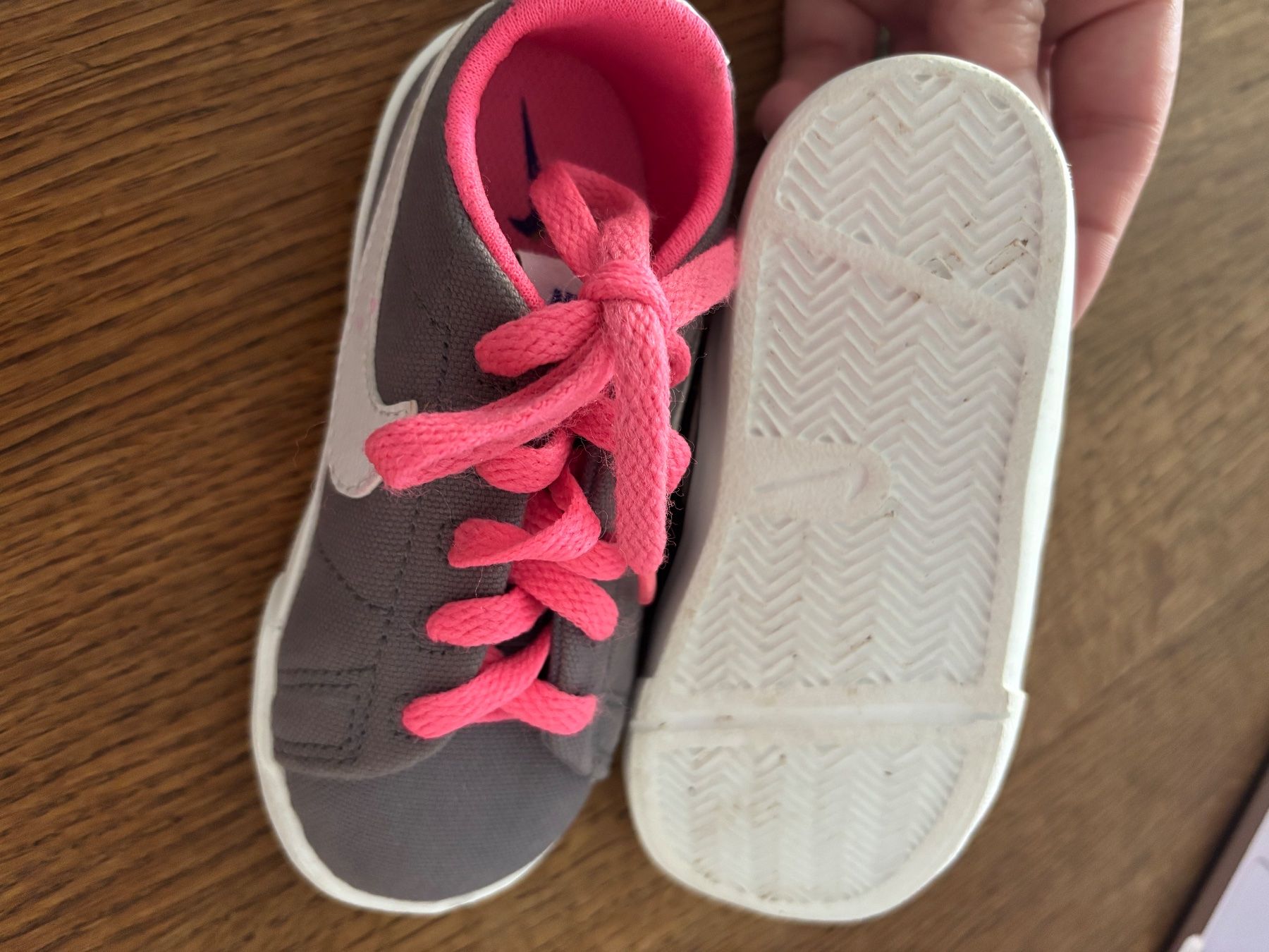 Nike Chaussures garçon: Nike Kinderschuh – D'occasion à Schänis par Di.Va 1